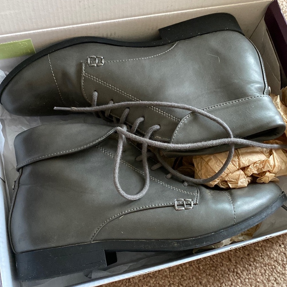 Gloria Vanderbilt gray short hipster boots sz 8